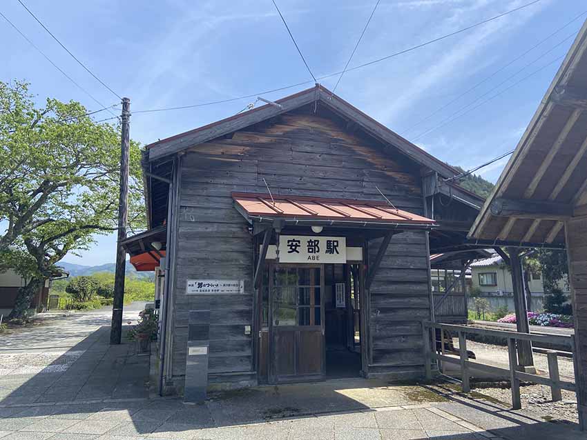 横板張りの建物